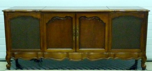 Купить Радиола / магнитола RCA VICTOR VHT-93 FK