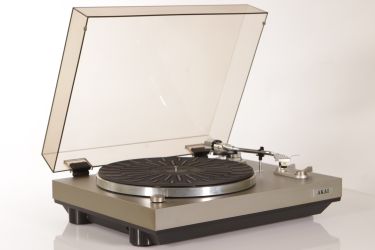 Купить Виниловый проигрыватель AKAI AP-100C