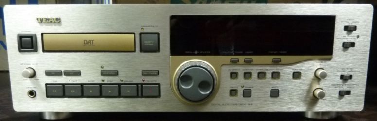 Купить Звуковой процессор TEAC R-9